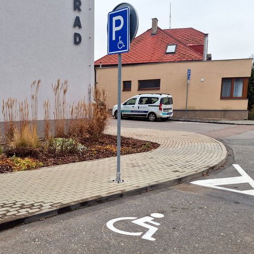 Nové parkovací místo pro osoby se zdravotním postižením