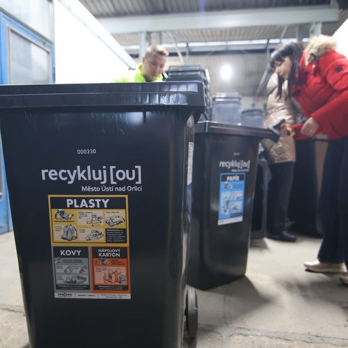 Začala distribuce nových popelnic pro rodinné domy