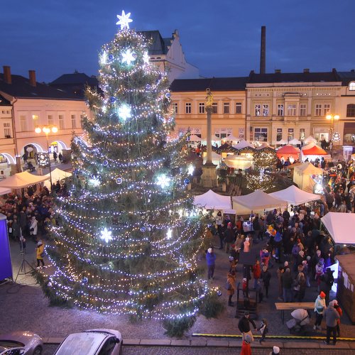 Vánoční Fler jarmark poprvé rozzářil Mírové náměstí