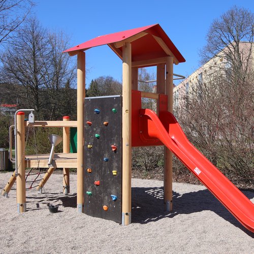 Dětská hřiště ožívají novými prvky i opravami