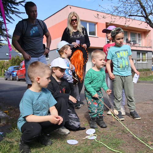 Čarodějnické putování přilákalo do Kerhartic desítky rodin