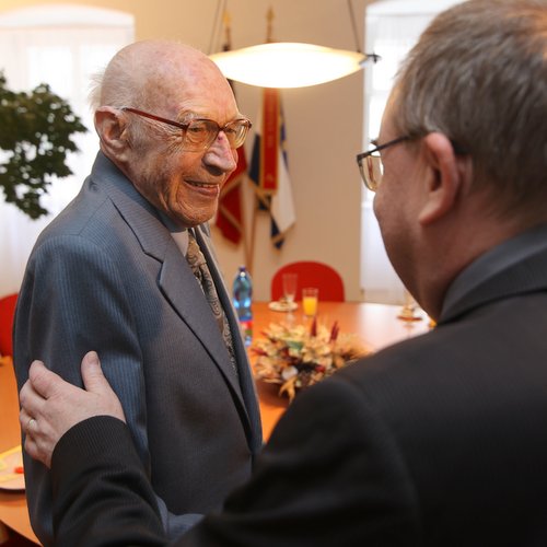 Na radnici se setkali s devadesátníky