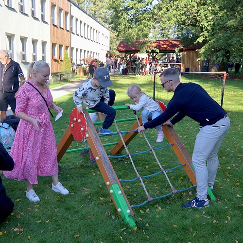 Revitalizovaná zahrada MŠ Klubíčko se otevřela dětem i rodičům